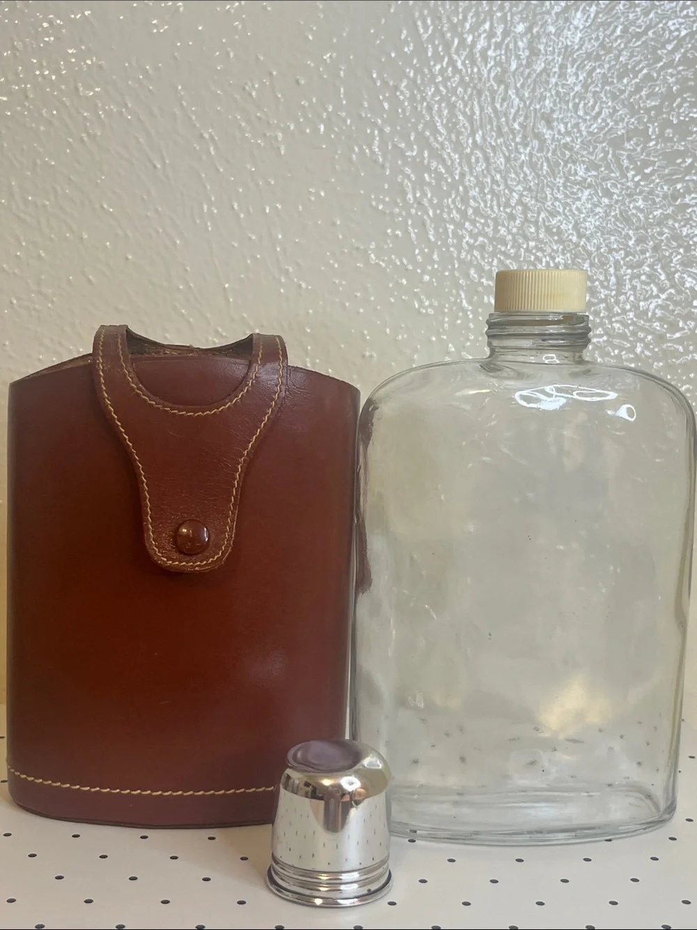 Vintage Flask & Leather Case With Shot Cap Cover and Lid.  Brown.
